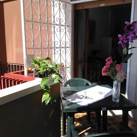 University B&B Bed & Breakfast *